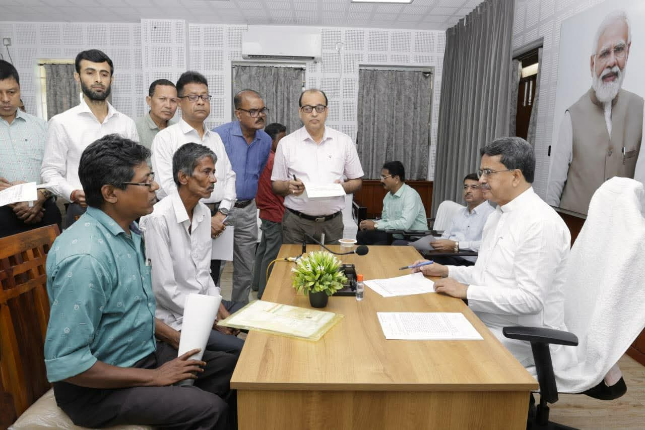 শাসনের সেতুবন্ধন, ৫৩তম পর্বে পা দিল ‘মুখ্যমন্ত্রী সমীপেযু’, মানুষের সমস্যা শুনলেন ডাঃ মানিক সাহা